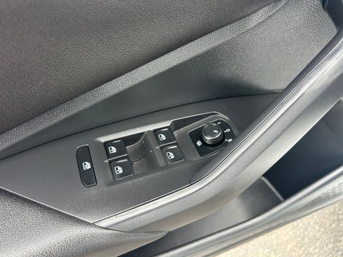 Used 2019 Volkswagen Jetta SEL w/ Cold Weather Package FWD image 13