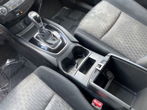 Used 2017 Nissan Rogue S w/ Appearance Package image 6