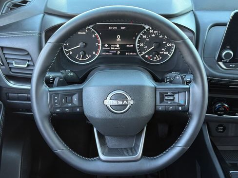 Used 2025 Nissan Rogue SV image 4