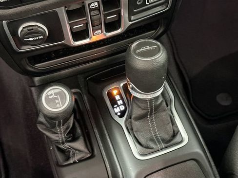 Used 2025 Jeep Gladiator Sport AWD/4WD image 15