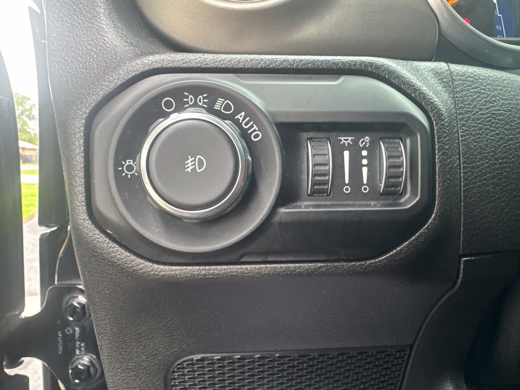 Used 2019 Jeep Wrangler Unlimited Sport S AWD/4WD image 25