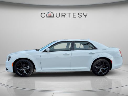 Used 2023 Chrysler 300 S RWD image 2