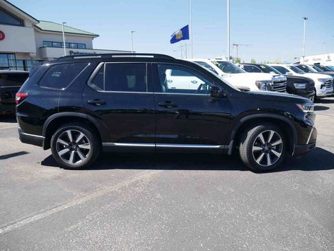 Used 2025 Honda Pilot Touring image 23