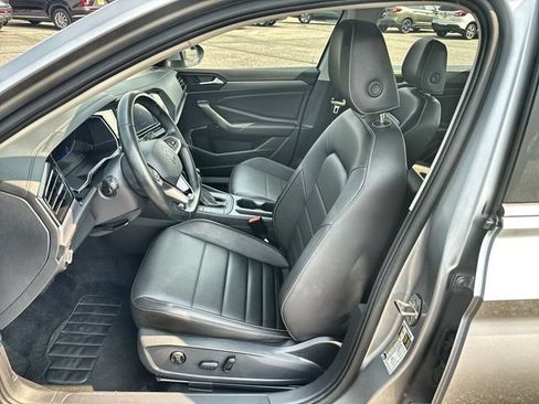 Used 2024 Volkswagen Jetta SE FWD image 11