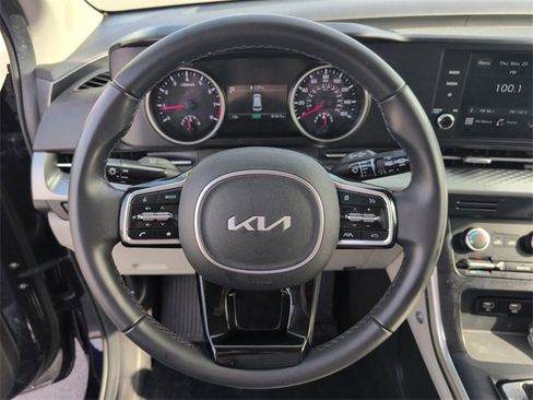 Used 2023 Kia Carnival LX image 20
