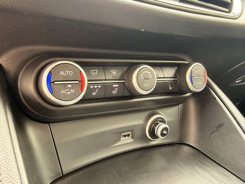 Used 2019 Alfa Romeo Stelvio AWD image 15