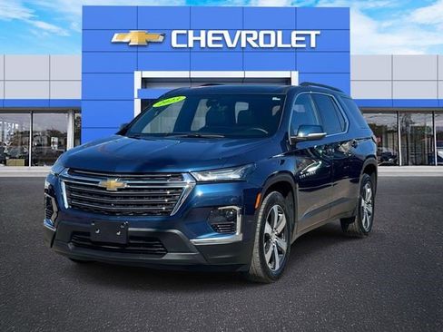 Certified 2023 Chevrolet Traverse LT w/ LT Premium Package AWD/4WD image 4