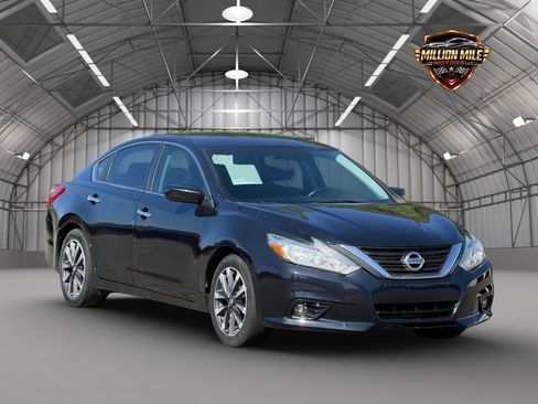 Used 2017 Nissan Altima 2.5 SV FWD image 1