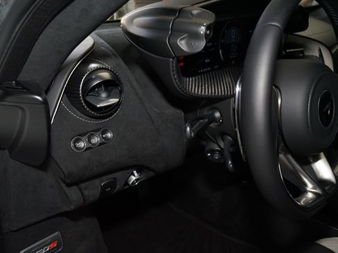 Used 2024 McLaren 750S RWD image 30