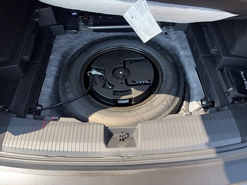 Used 2023 Nissan Rogue SV AWD/4WD image 12