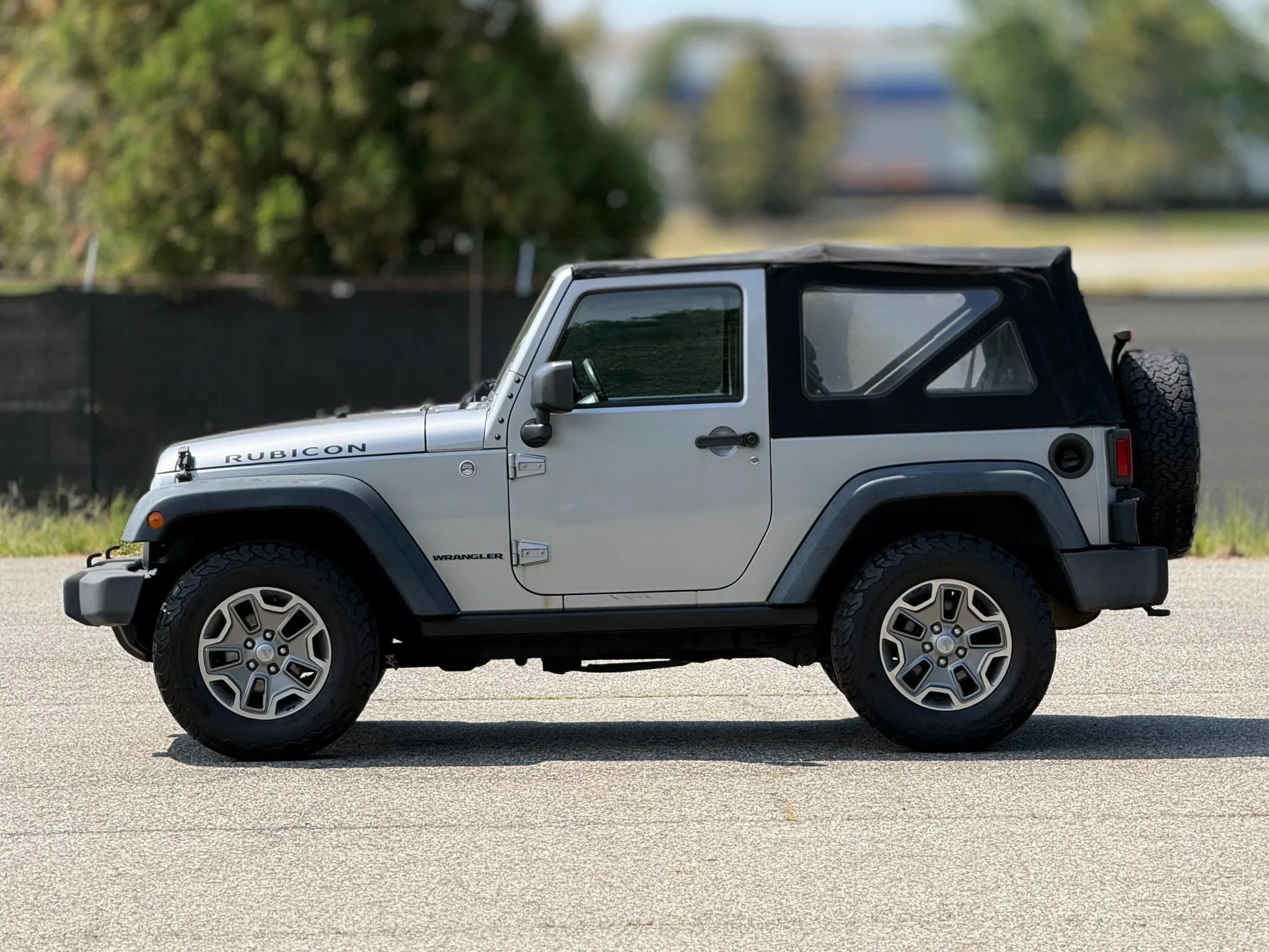 Used 2014 Jeep Wrangler Rubicon w/ Power Convenience Group AWD/4WD image 8
