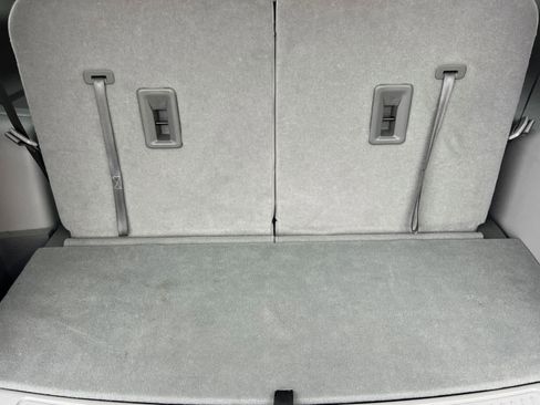 Used 2023 GMC Acadia SLT w/ Technology Package image 17