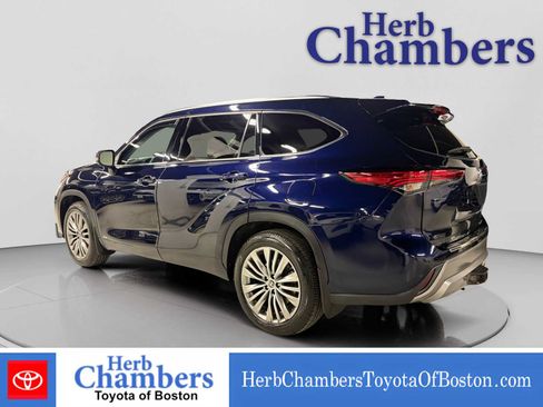 Used 2022 Toyota Highlander Platinum AWD/4WD image 3