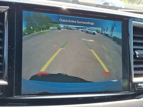 Used 2024 Chrysler Pacifica Touring-L FWD image 22