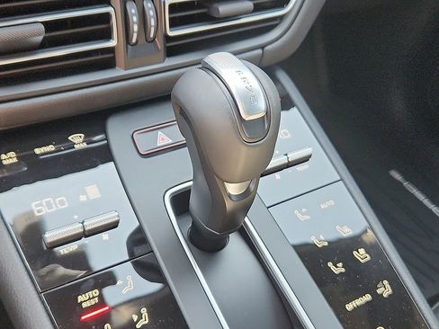 New 2026 Porsche Macan image 15