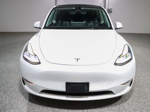 Used 2023 Tesla Model Y Performance image 4