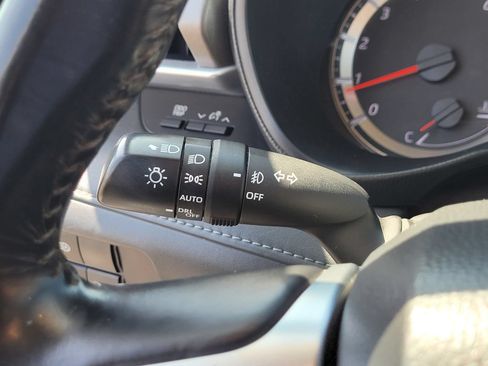 Used 2021 Toyota Highlander LE FWD image 24