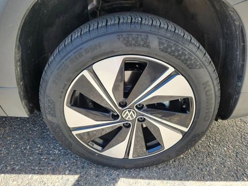 Used 2024 Volkswagen Taos SE AWD/4WD image 21