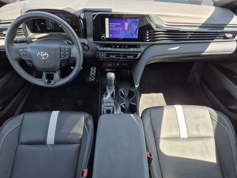 Used 2025 Toyota Camry SE image 28
