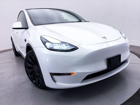 Used 2023 Tesla Model Y Performance AWD/4WD image 9