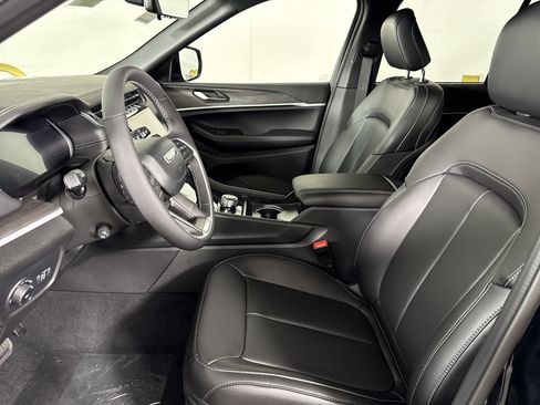 New 2025 Jeep Grand Cherokee Limited w/ Luxury Tech Group II image 9