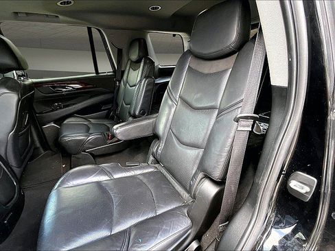 Used 2020 Cadillac Escalade Luxury RWD image 22