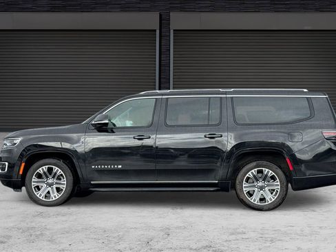 Used 2024 Jeep Wagoneer L Series II w/ Flexible Seating Group RWD image 7
