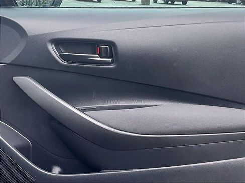 Used 2025 Toyota Corolla LE FWD image 12