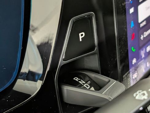 New 2025 Porsche Macan 4 Electric image 38