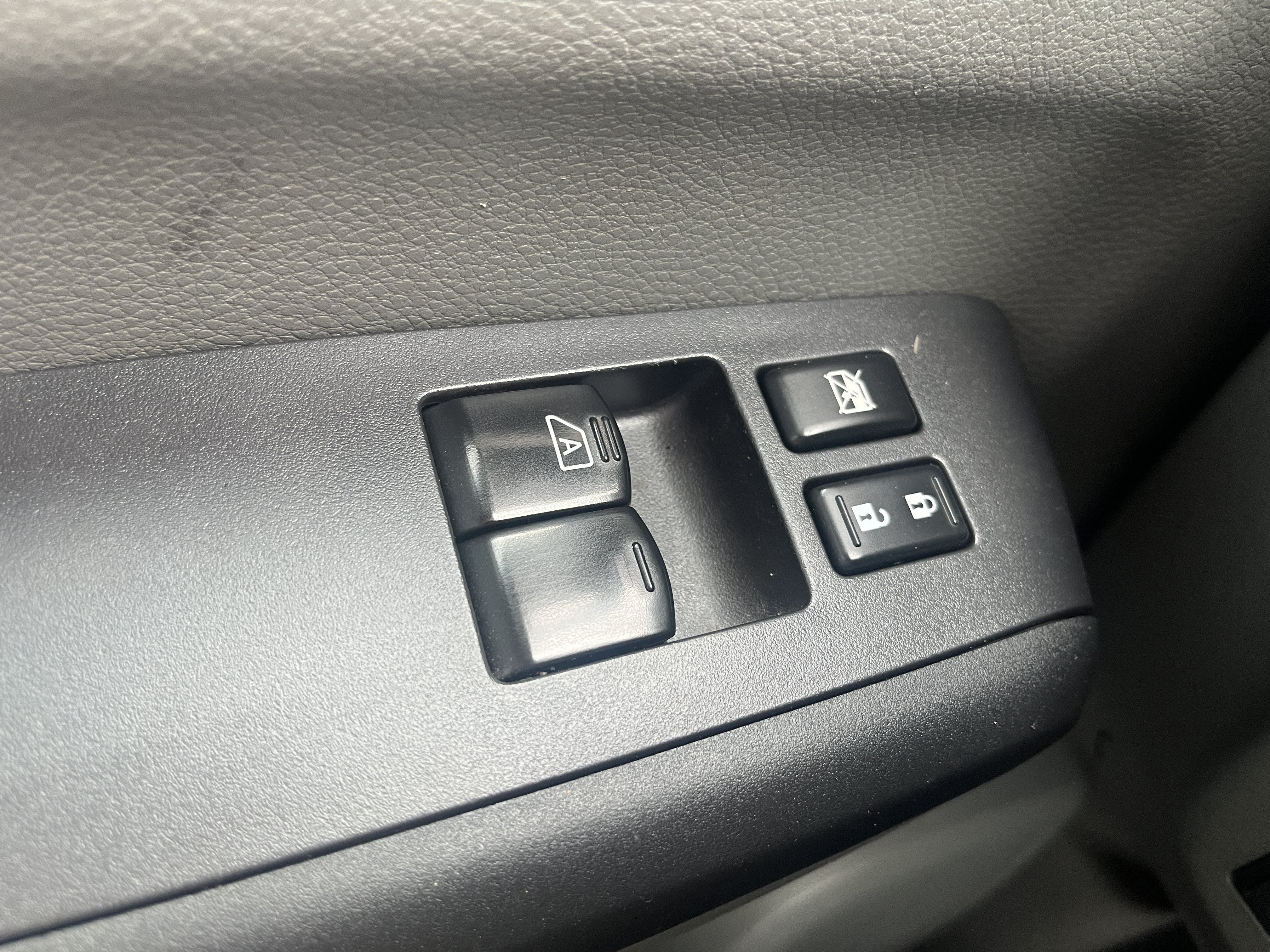 Used 2019 Nissan NV 2500 S w/ Back Door Glass Package RWD image 15