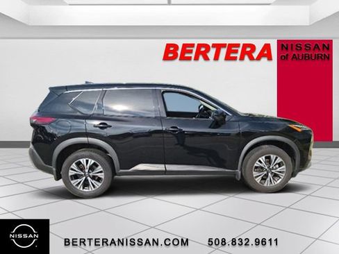 Used 2021 Nissan Rogue SV AWD/4WD image 2