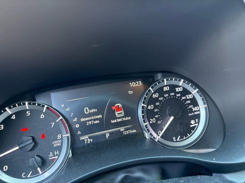 Used 2023 Toyota Highlander XLE AWD/4WD image 10