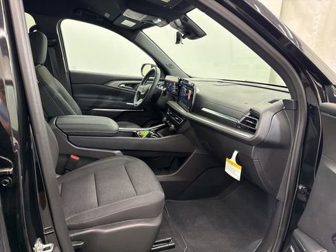 New 2026 Chevrolet Traverse LT w/ Enhanced Driving Package FWD image 17