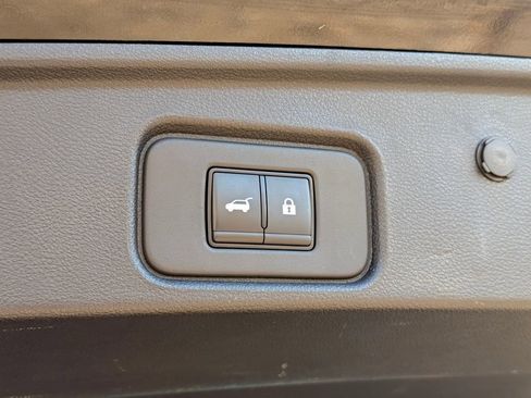 Used 2025 Nissan Pathfinder SV image 15