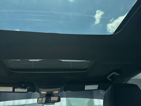 Used 2017 Ford Explorer Limited w/ Equipment Group 301A AWD/4WD image 4