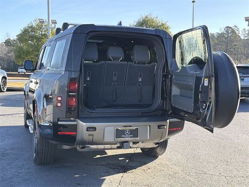 Used 2023 Land Rover Defender 130 X-Dynamic SE image 15