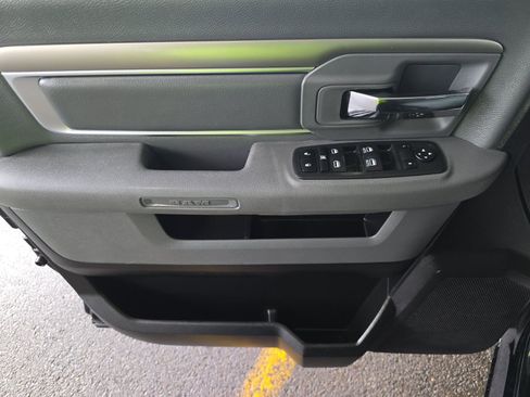 Used 2020 RAM 1500 Classic SLT image 16