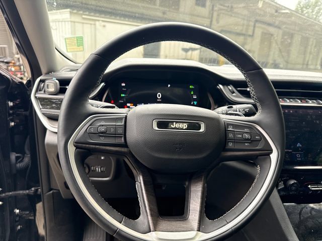 Used 2023 Jeep Grand Cherokee 4WD 4xe image 18