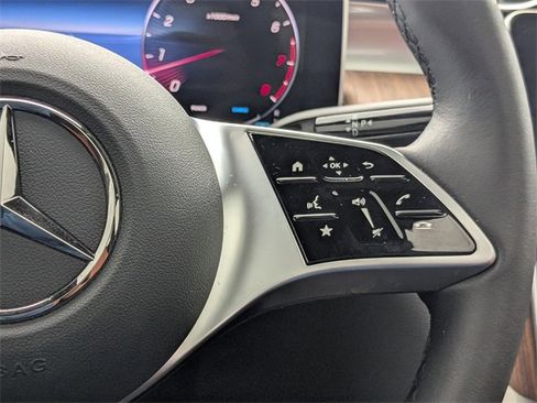 Used 2024 Mercedes-Benz GLC 300 4MATIC image 29