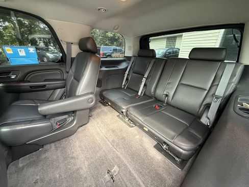 Used 2010 Cadillac Escalade 2WD image 17