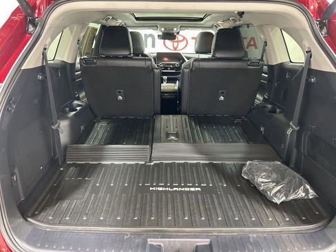 Used 2024 Toyota Highlander Platinum AWD/4WD image 21