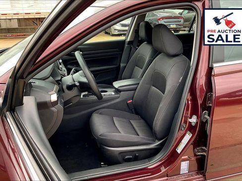 Used 2025 Nissan Altima 2.5 SV AWD/4WD image 25