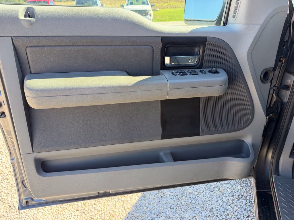 Used 2005 Ford F150 XLT RWD image 12