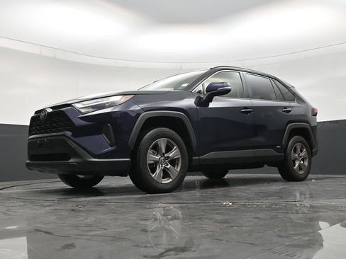 Used 2025 Toyota RAV4 XLE AWD/4WD image 20