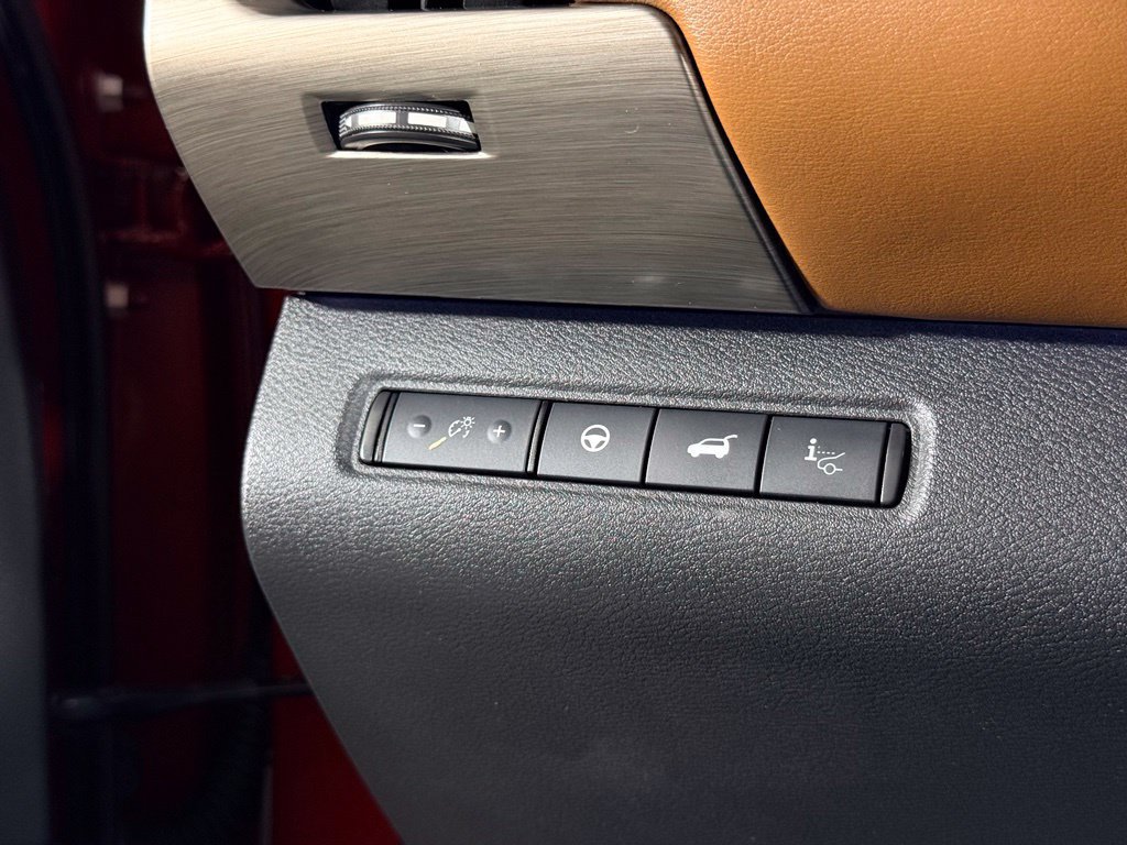 Used 2023 Nissan Pathfinder Platinum w/ Lighting Package (N92) AWD/4WD image 19