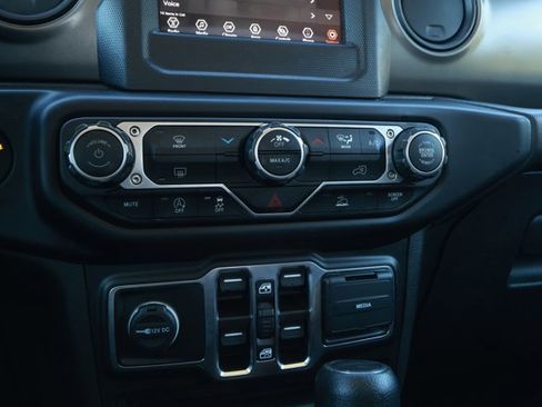 Used 2023 Jeep Gladiator Sport AWD/4WD image 16