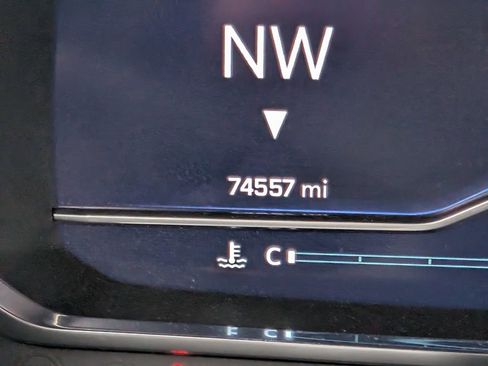 Used 2023 Chevrolet Suburban Premier image 18