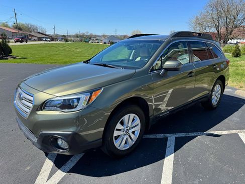 Used 2015 Subaru Outback 2.5i Premium image 3