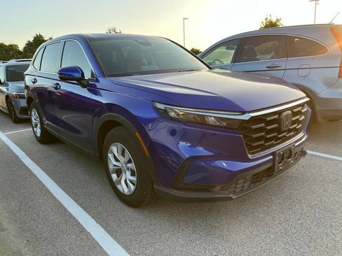 Used 2023 Honda CR-V LX image 2
