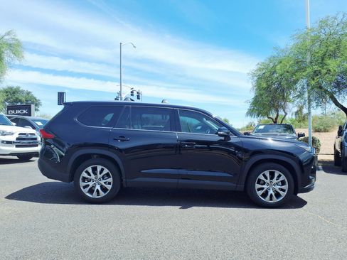 Used 2024 Toyota Grand Highlander Limited FWD image 4